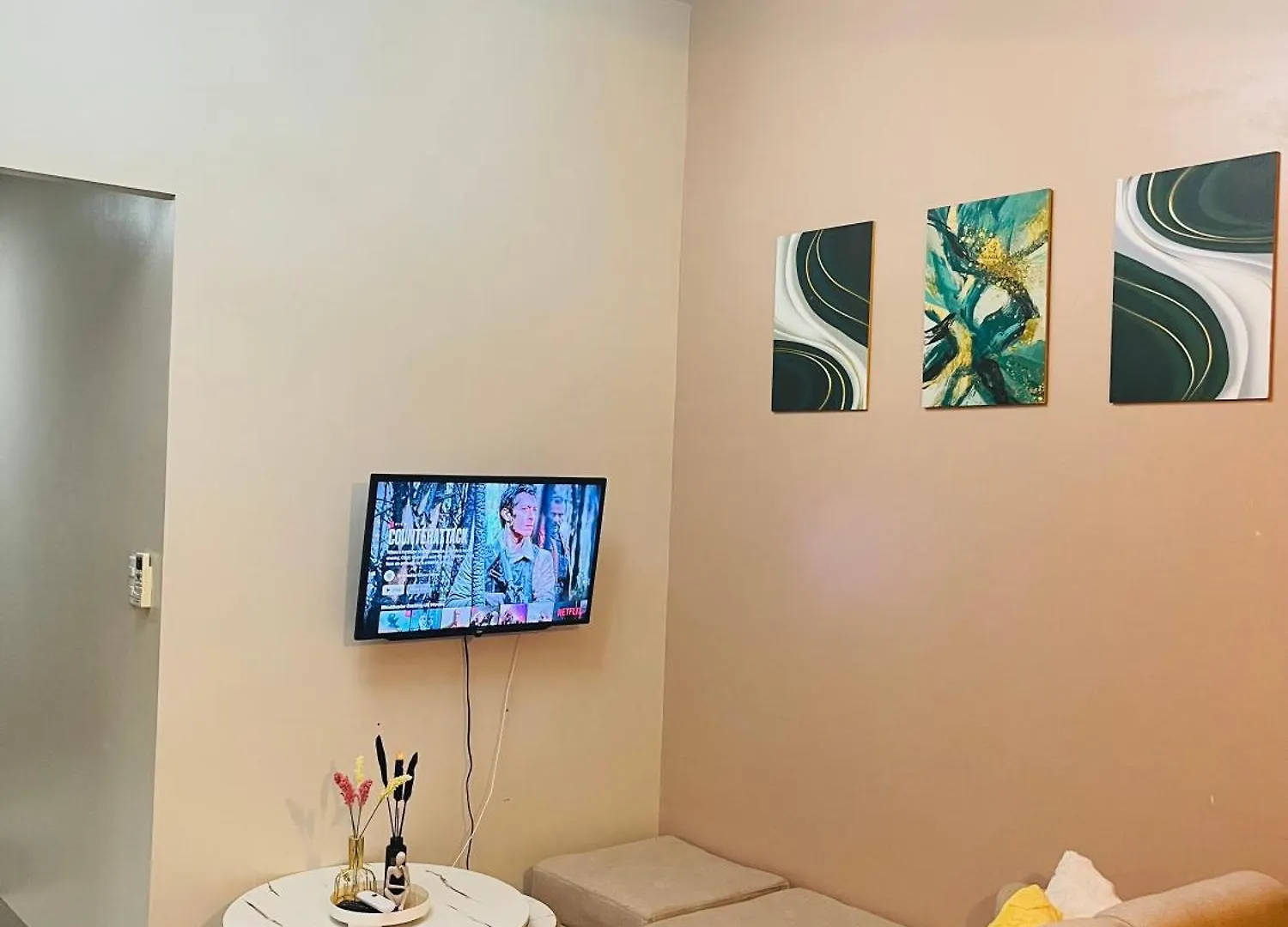 Bgc Simple Elegant 300Mbps Wifi,Pool,Netflix Lejlighed Manila