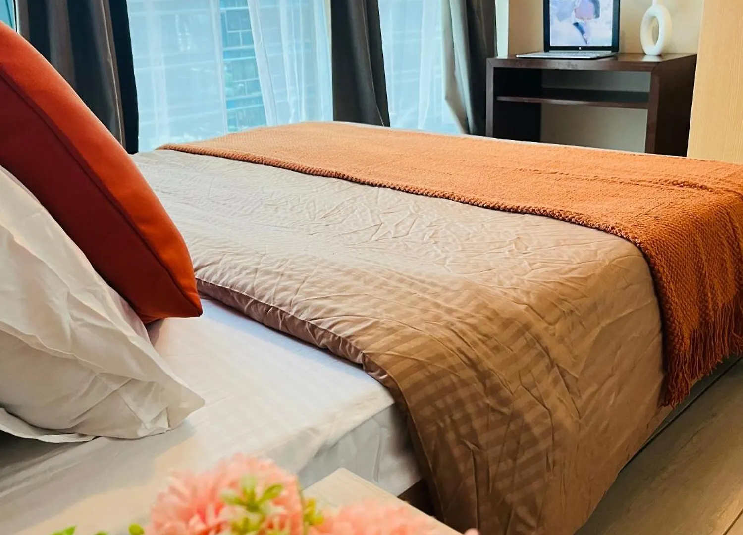 Bgc Simple Elegant 300Mbps Wifi,Pool,Netflix Lejlighed Manila