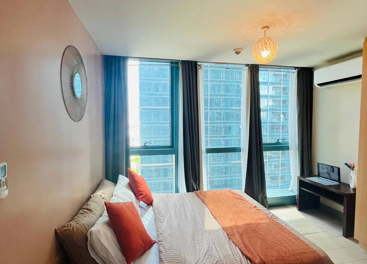 Bgc Simple Elegant 300Mbps Wifi,Pool,Netflix Apartment Manila 0*,  Philippines