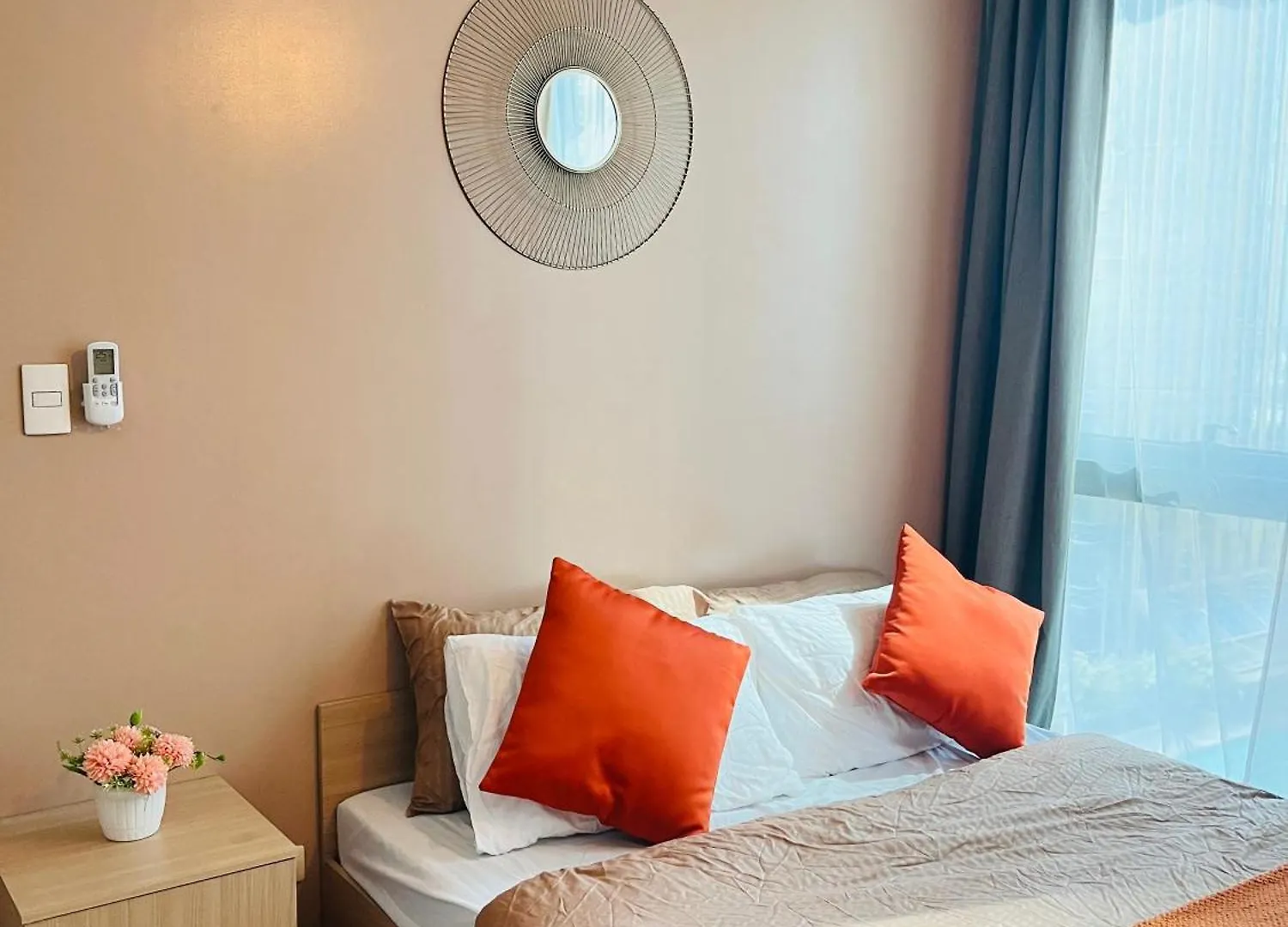 Bgc Simple Elegant 300Mbps Wifi,Pool,Netflix Apartment Manila