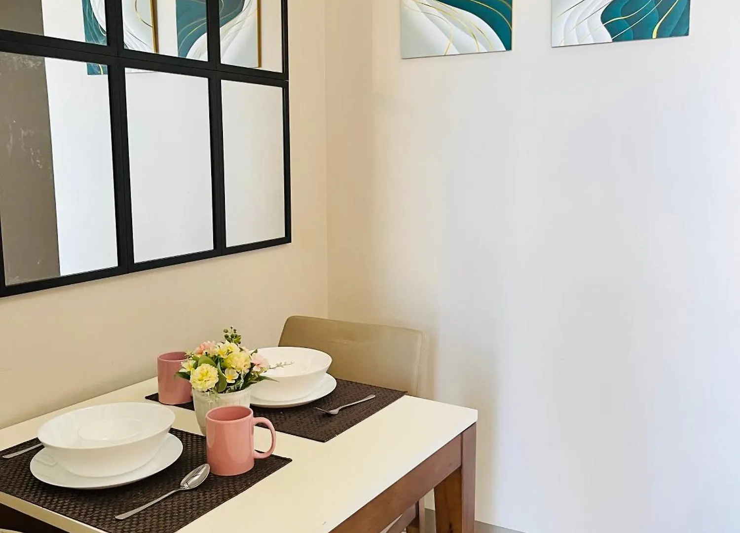 Bgc Simple Elegant 300Mbps Wifi,Pool,Netflix Apartment Manila