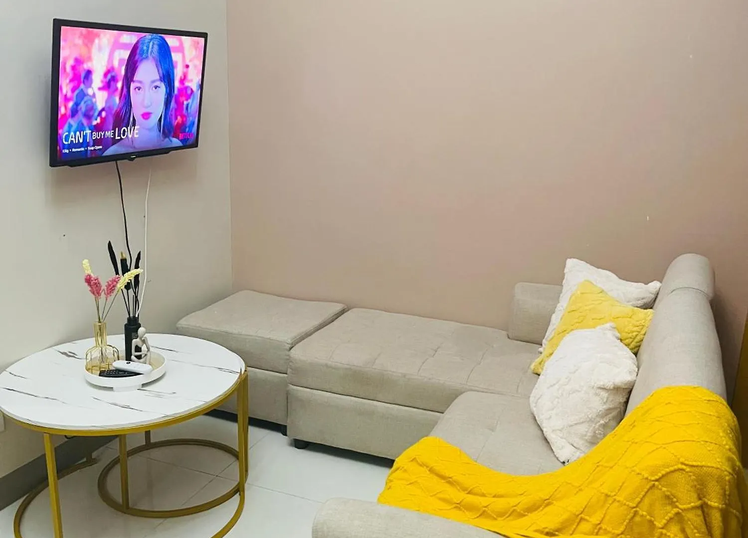Bgc Simple Elegant 300Mbps Wifi,Pool,Netflix Apartment Manila