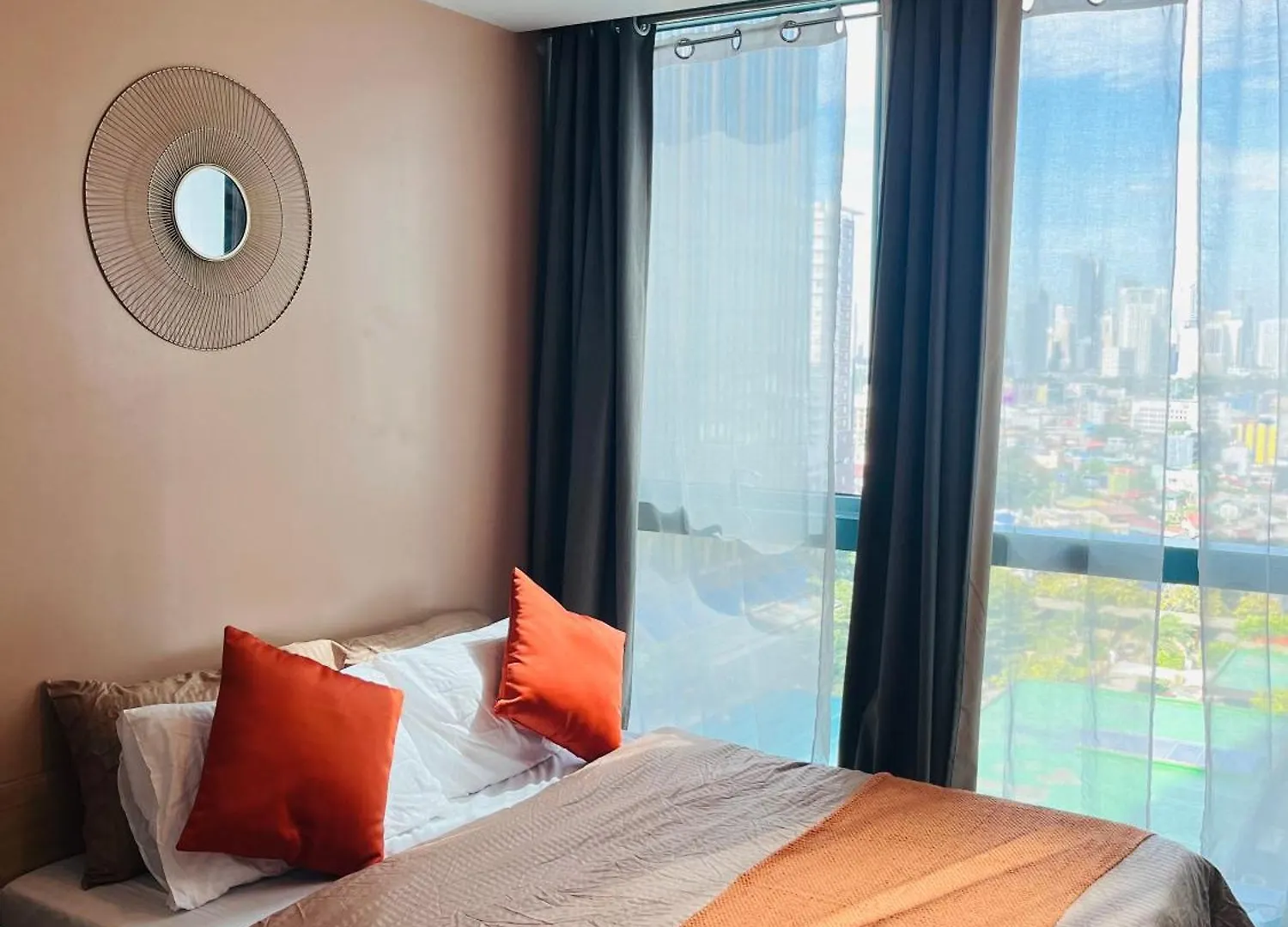 Bgc Simple Elegant 300Mbps Wifi,Pool,Netflix Apartment Manila