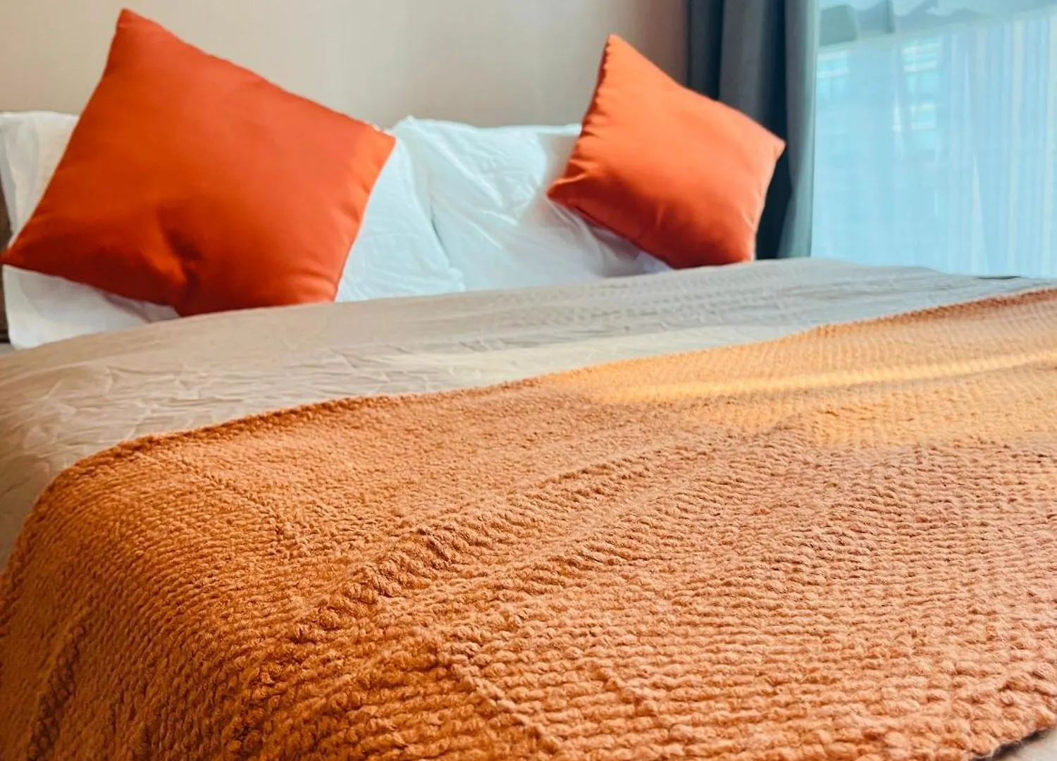 Bgc Simple Elegant 300Mbps Wifi,Pool,Netflix Apartment Manila